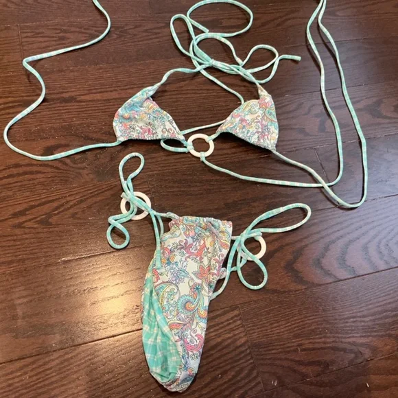 Bikini Set - Picture 2 of 4